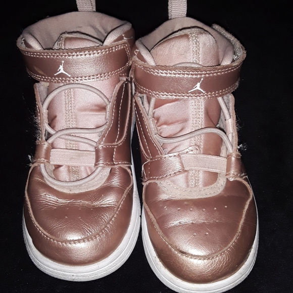 gold jordans for girls